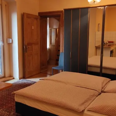 古尼亚酒店 招待所 2*