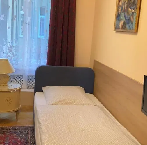 Gunia Πανσιόν